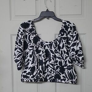 Reitmans Floral Cropped Top Round Neck Black/Cream Size XL Like New